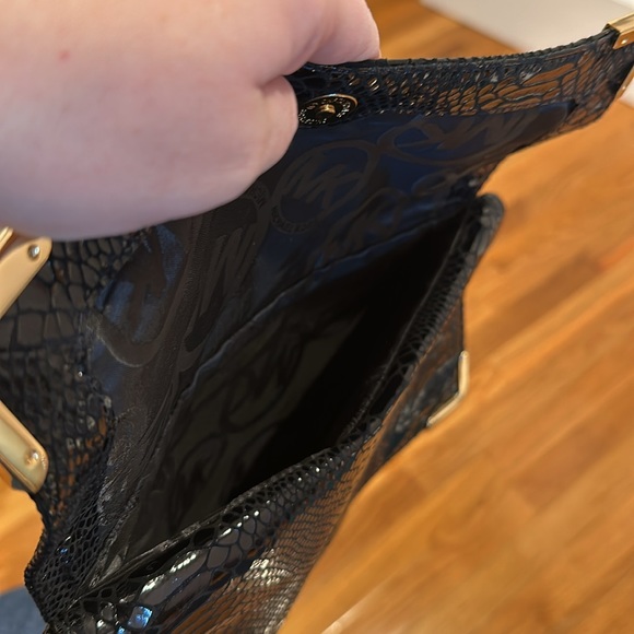 Michael Kors clutch 🖤 free shipping! - Picture 3 of 7